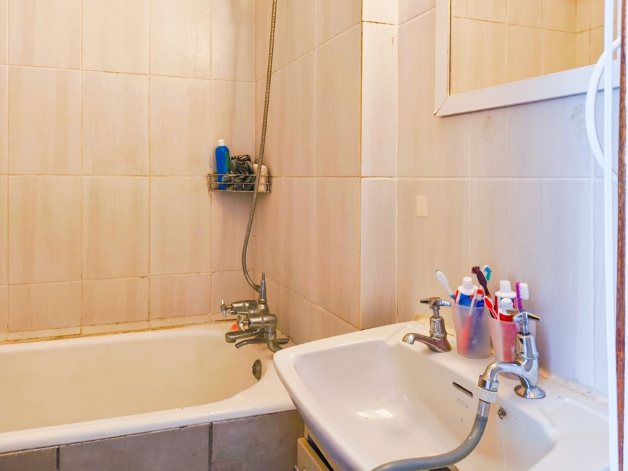 To Let 2 Bedroom Property for Rent in Loevenstein Western Cape